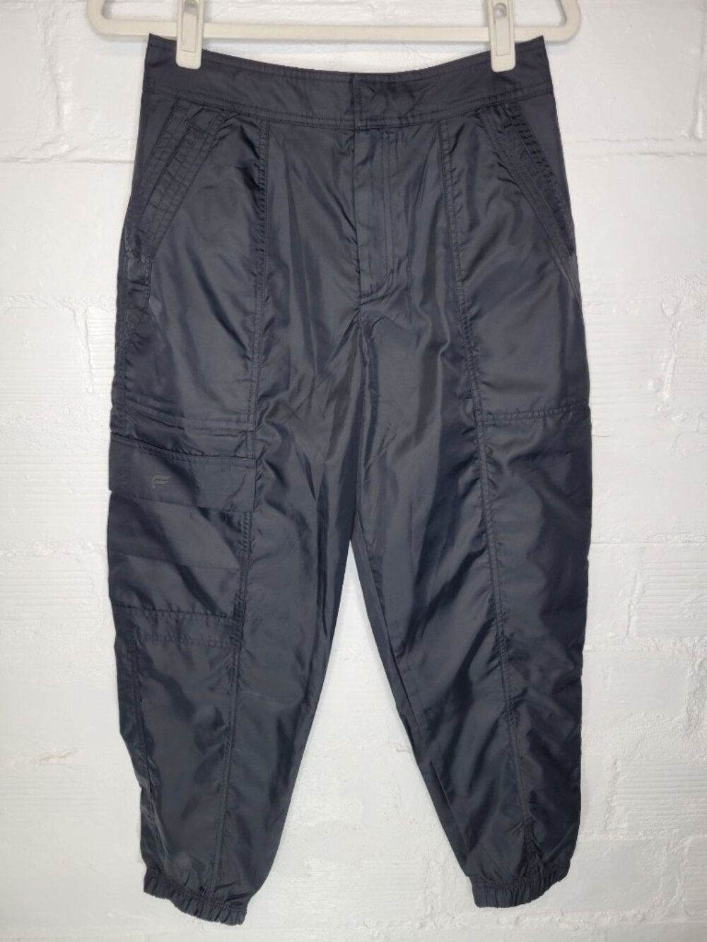 Fabletics Women's Small Short Cargo Jogger Parachute Pants Water Resistant Black